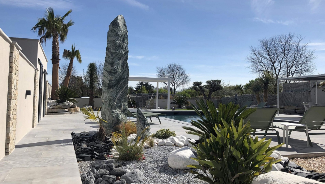 Gamme monolithes : un menhir dans votre jardin