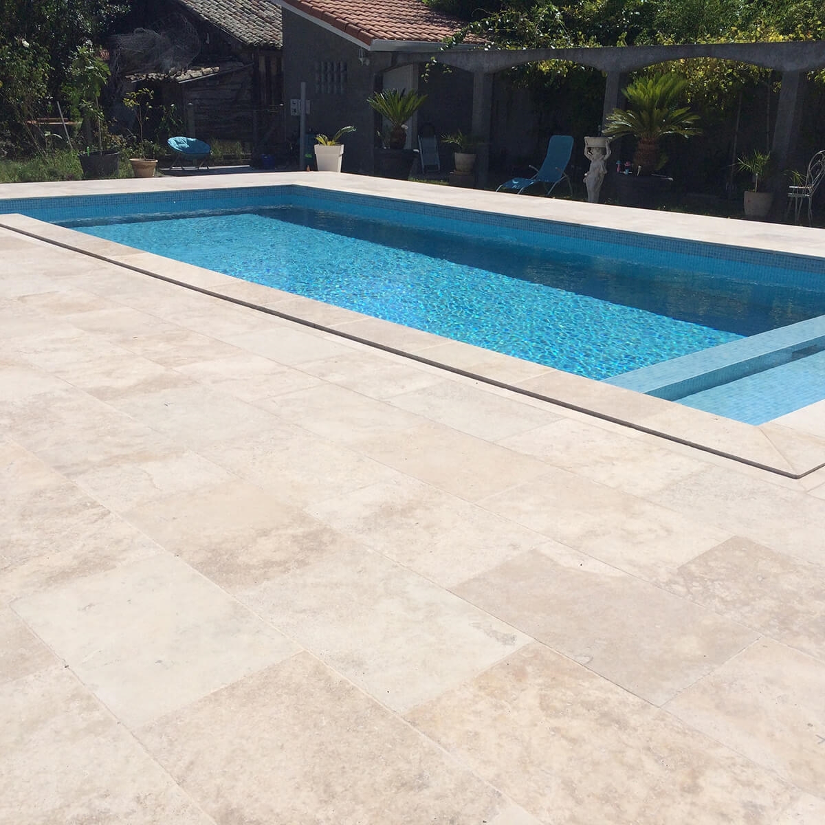 Dalle en travertin, coloris mixte beige, finition vieillie