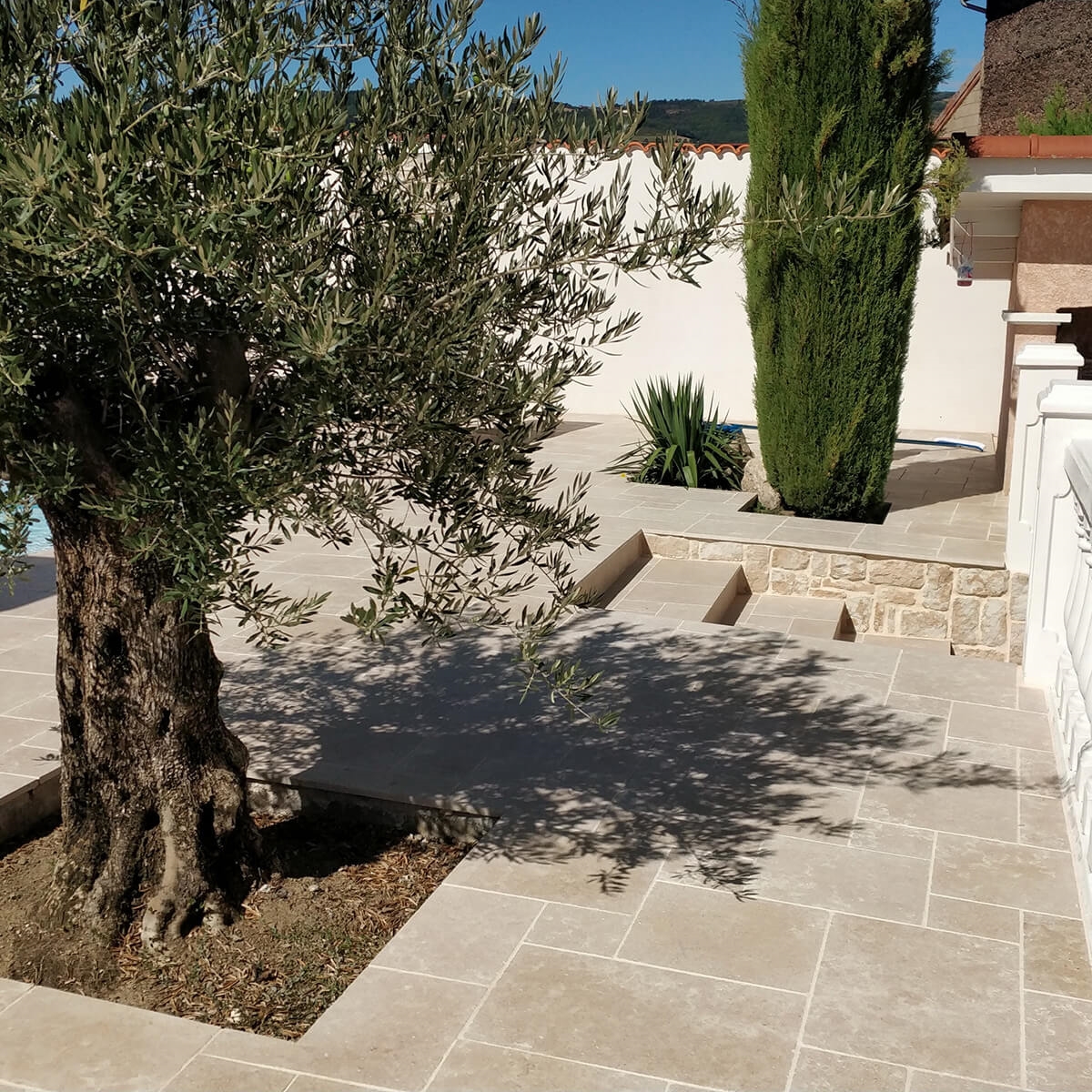 Dalle en pierre naturelle calcaire Crema sinai, beige, finition adoucie viellie