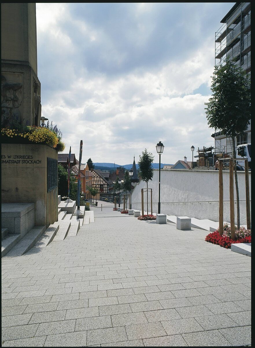 Pavés béton monoformats La Linia, granit clair, finition grenaillée, ép.6cm