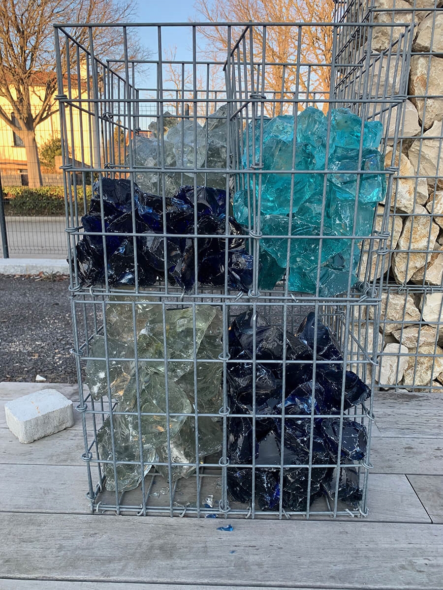 Pierre en verre bleu transparent pour gabion ou décoration