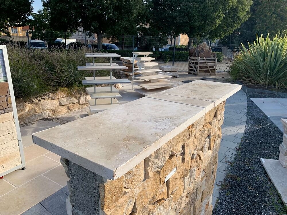 Couvertine plate en travertin, couleur beige nuancé, L.61 x l.33 x ép.3 cm