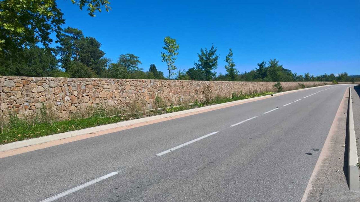 Pierre à bâtir du pilât. (densité 1 m3 = 2 tonnes )