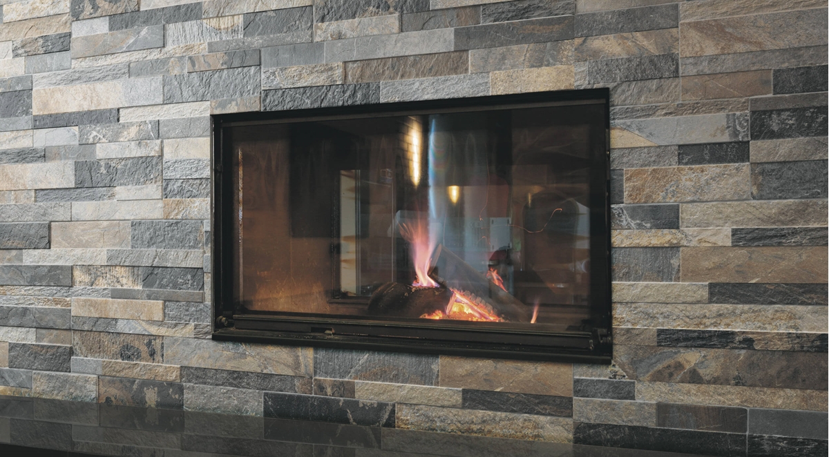 Parement effet pierre naturelle en carrelage, série Cubics, multicolor