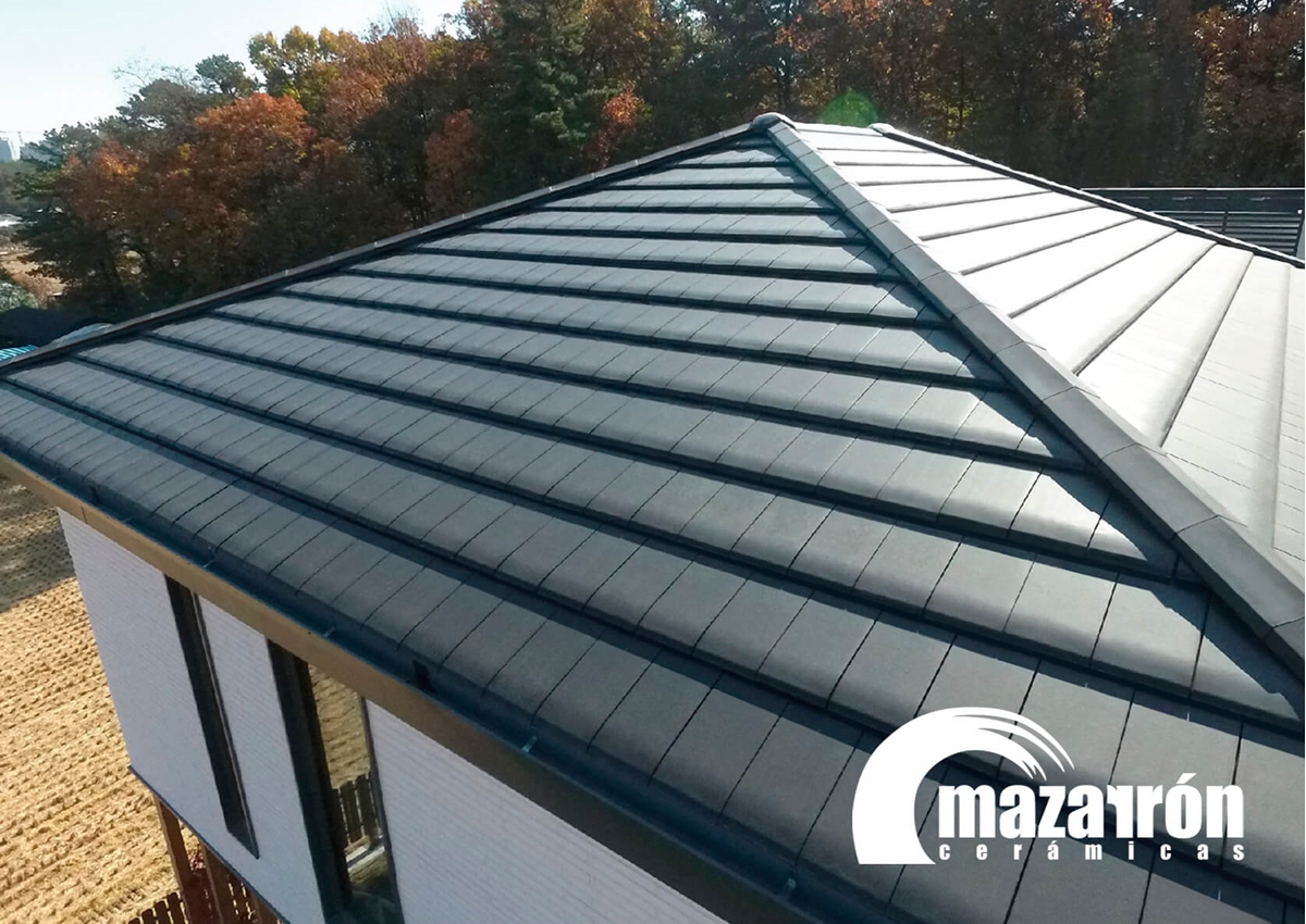 Tuile & accessoires en terre cuite, Optima plate, couleur noire