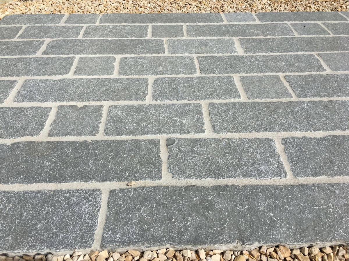 Pavé en pierre naturelle tandur, couleur gris, l.12 x ép. 4 cm x longueur libre