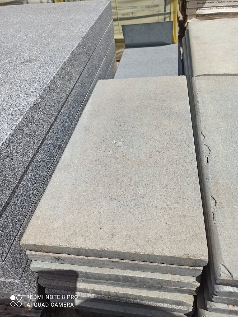 Margelle en pierre naturelle kandla, couleur grise, L.30 x l.60 x ép.3 cm