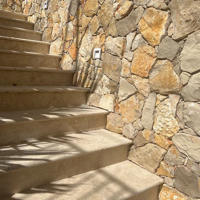 Placage en pierre naturelle, nuance de couleur beige jaune, ép. 4 à 5 cm