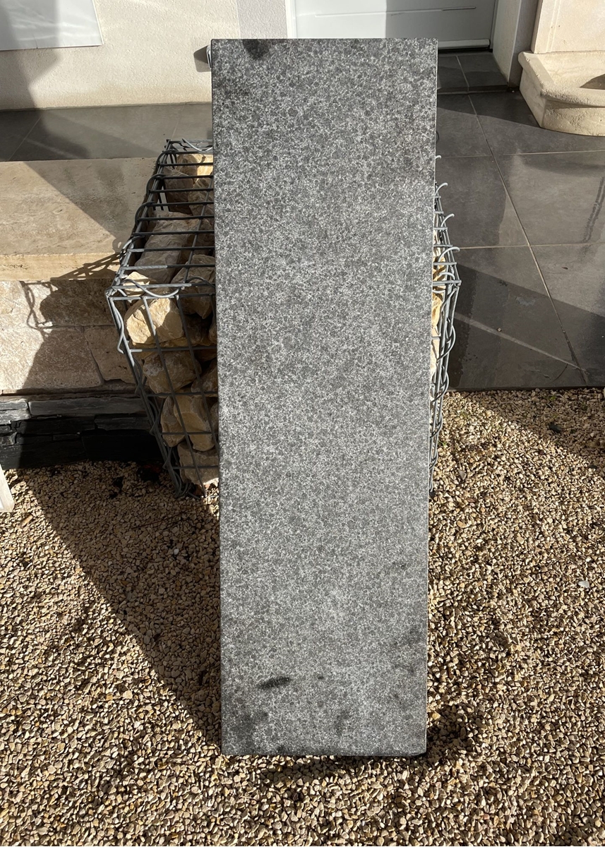 Couvertine gris anthracite en basalte G684, flammée, L.100 x l.30 x ép.3 cm