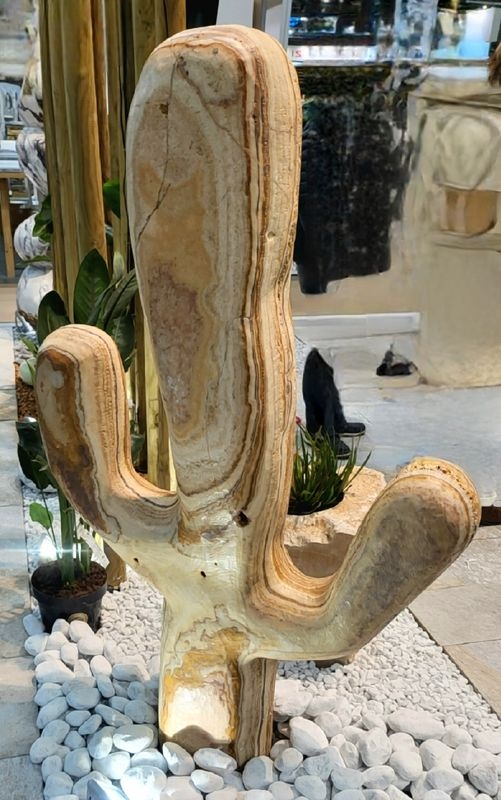 Monolithe en pierre naturelle, forme cactus, format standard