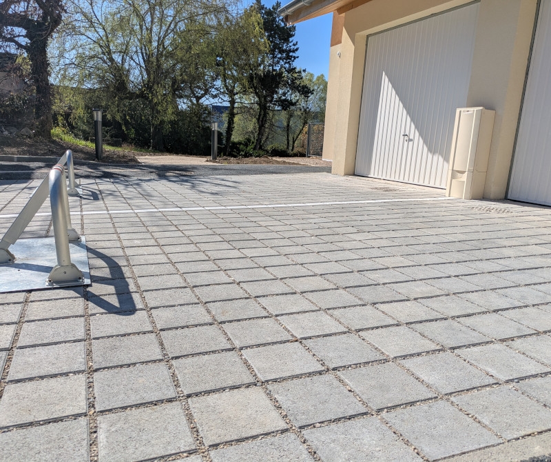 Pavé béton drainant, écarteur 15 mm (compatible PMR), sect.20x20, ép. 8 cm