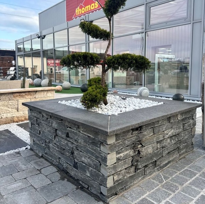 Barrette à bâtir en ardoise noire, épaisseur varibale de 6 à 10 cm