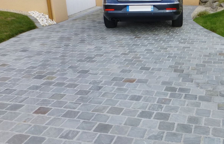 Pavés en grès d'inde kandla, clivés, coloris gris, ép.4 à 6 cm, longueur libre