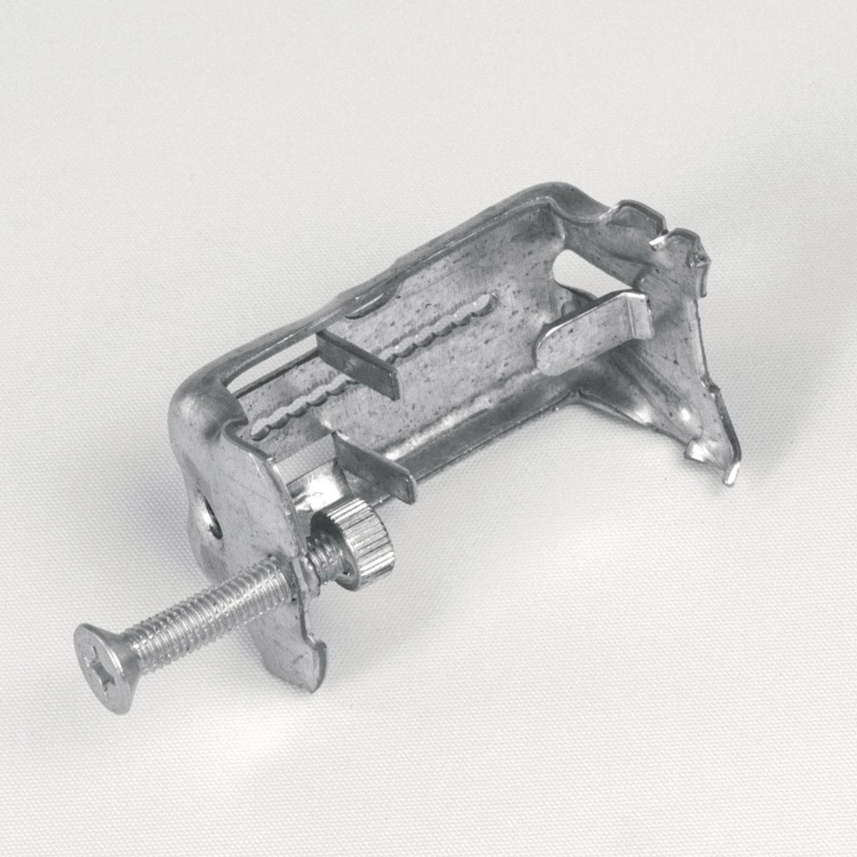 Suspente pour plafonds suspendus sur poutrelles béton