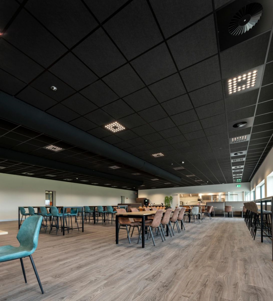 Tonga a 600x600 ep 22 mm - noir - 8.64m²