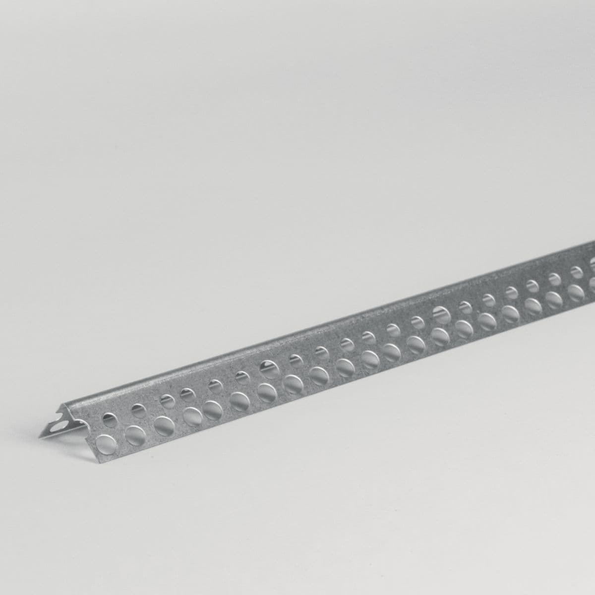 Arête d'angle intérieur perforée en acier galvanisé pour placo