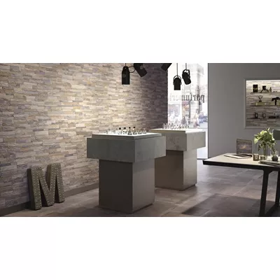 Parement effet pierre naturelle en carrelage, série Cubics, couleur beige