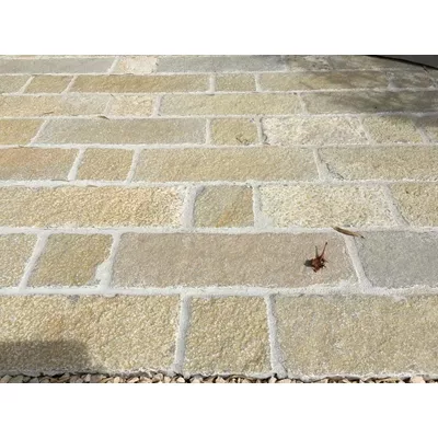 Pavé en pierre naturelle tandur, couleur jaune, l.12 x ép. 4 cm x longueur libre