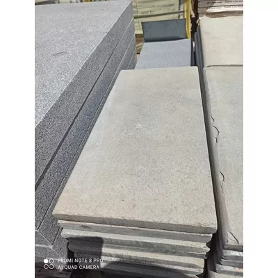 Margelle en pierre naturelle kandla, couleur grise, L.30 x l.60 x ép.3 cm