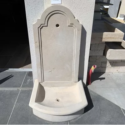 Fontaine murale en pierre naturelle et recevoir façonné main