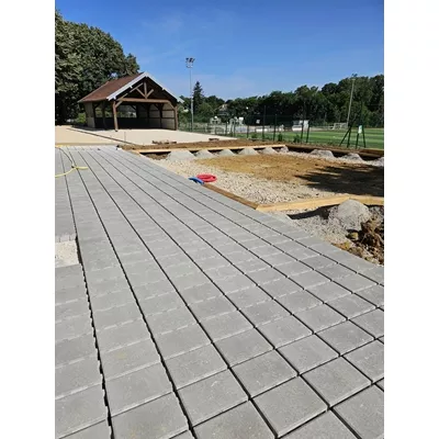 Pavé béton drainant et écologique, Variogreen, 20x20 ep.8cm, ergot 30 mm, gris