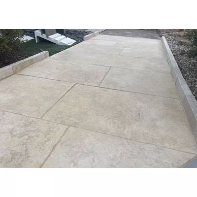 Dalle pierre naturelle calcaire Kemet, couleur beige, finition adoucie vieillie