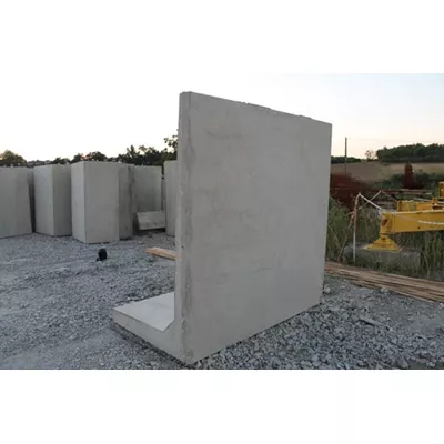 Mur de soutènement en béton armé en L, couleur gris béton