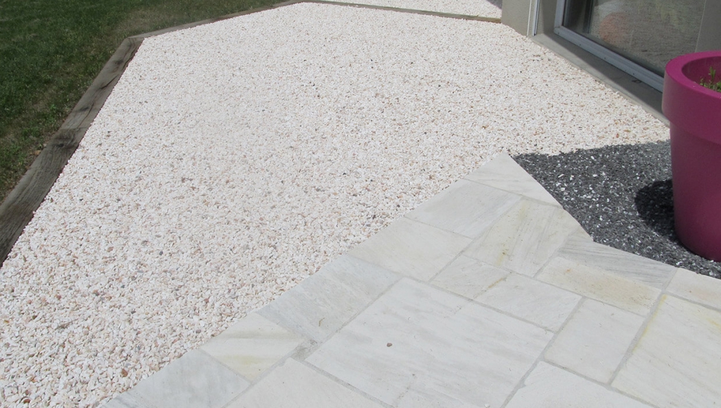 Galets décoratifs blanc rosé 