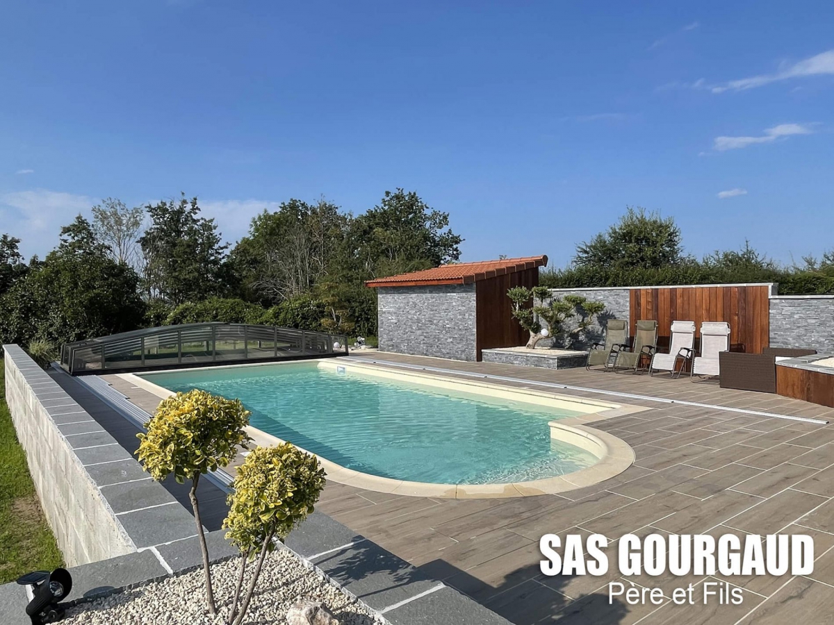 Superbe aménagement de piscine et d'allée