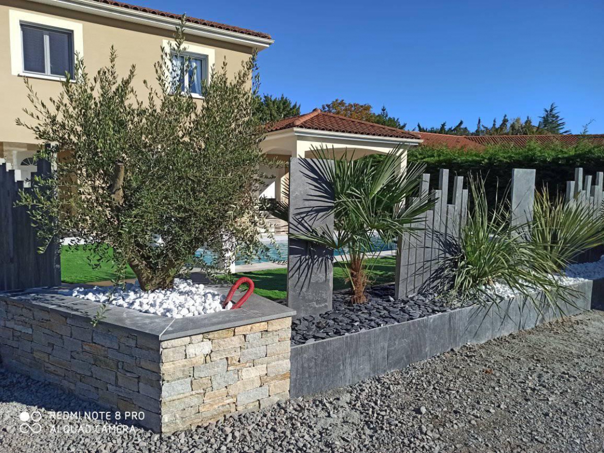 Aménagement et décoration de jardin en pierre