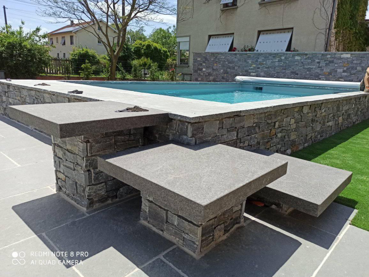 Piscine en pierre naturelle Tandur grise
