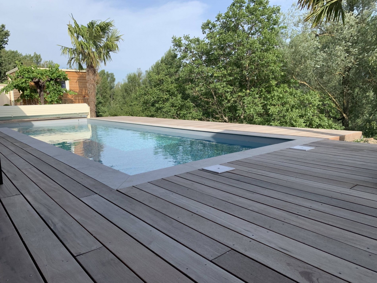 Sublime maison moderne avec terrasse en bois