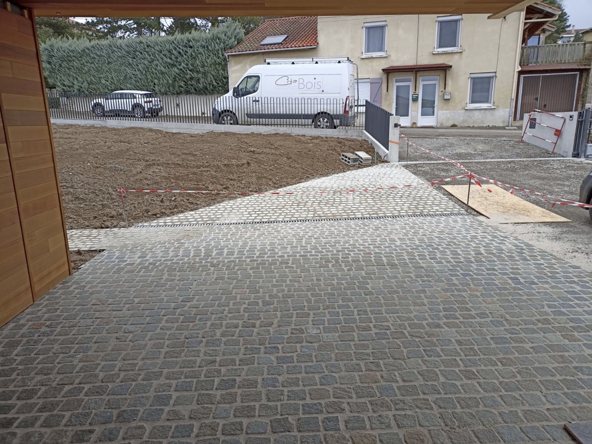 Allée en pavé de luzerne et joint époxy