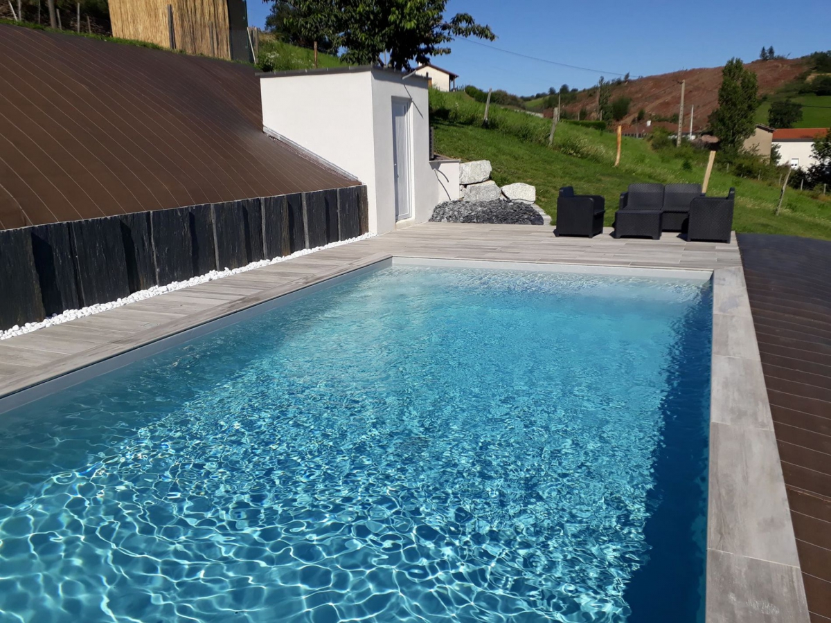Plage de piscine en grès cérame gris