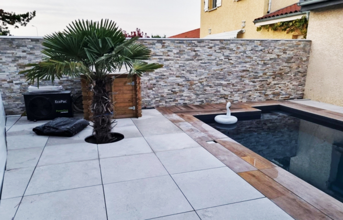 Superbe mur en parement pierre naturelle