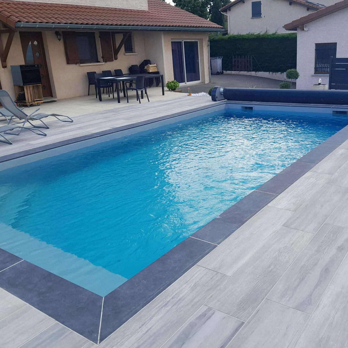 Terrasse en grès cérame gris imitation bois